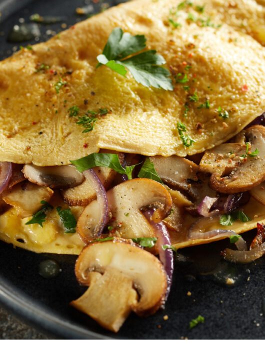 protein packed omelette, easy meal, quick snack, fitness food, pre workout meal, post workout meal, fitness food, low carb meal, keto meal, mushroom meal, protein cheese, health dish, easy recipe, quick recipe